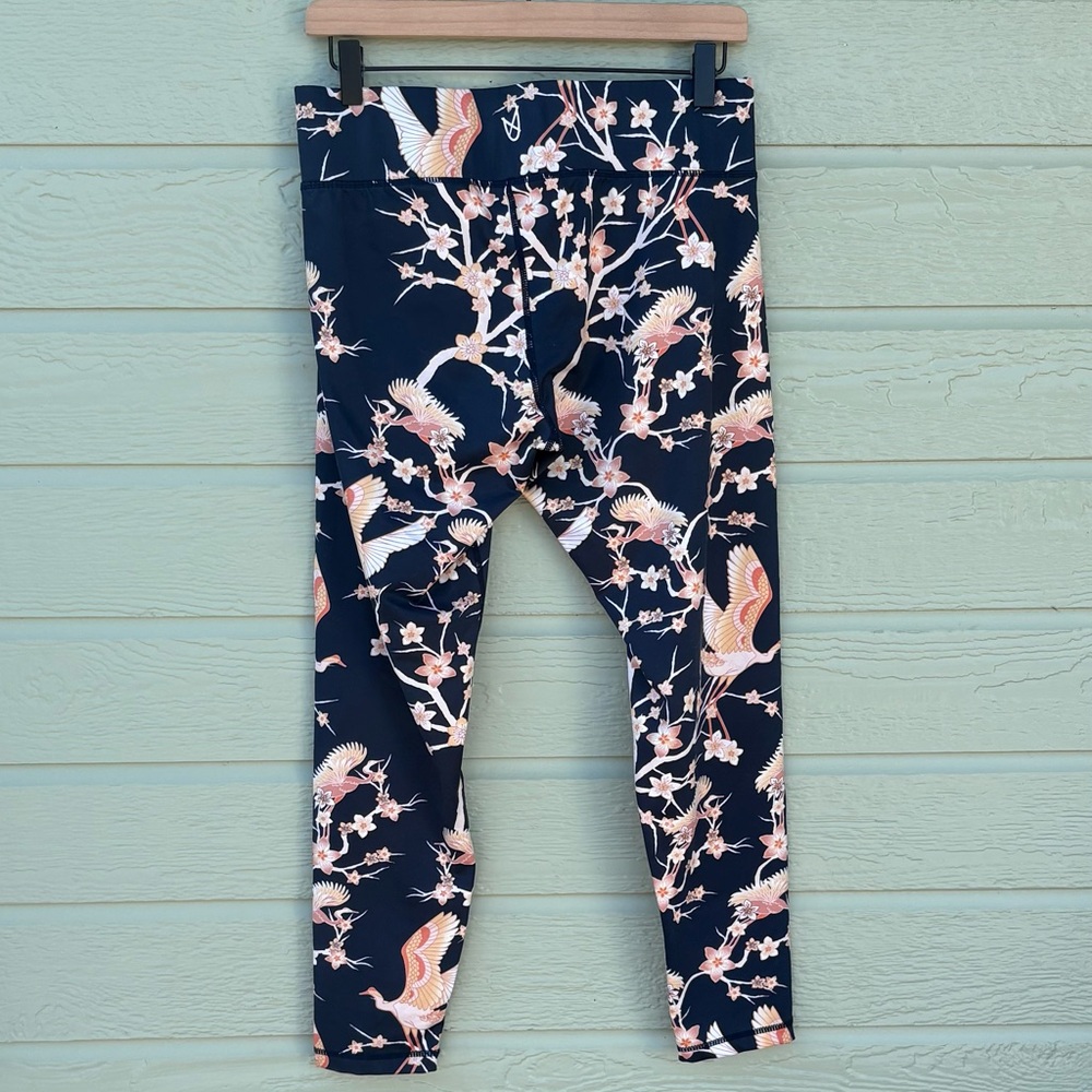 Mink Pink Move Leggings. Large - Picture 2 of 3